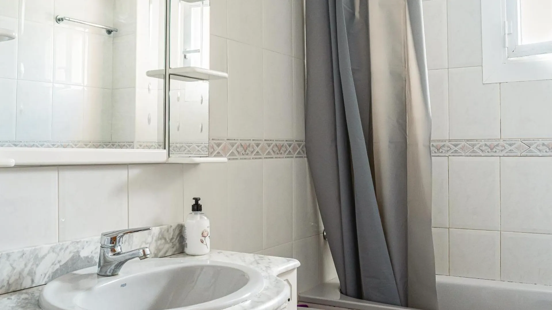 Sea View Apartments マルグラット・デ・マル 0*,  スペイン